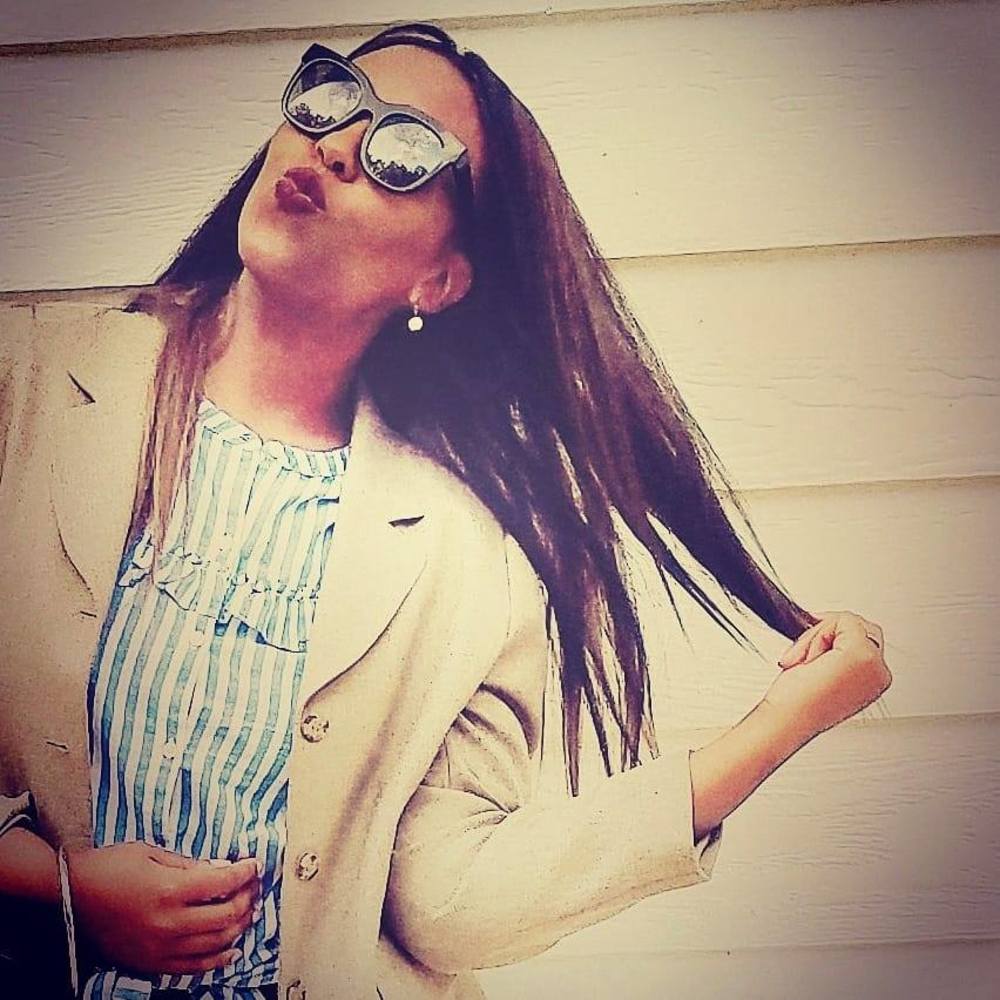 Meet your Posher, Deshea